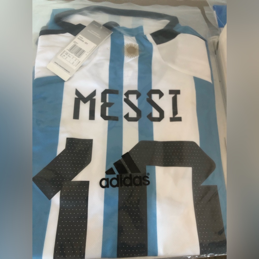 SOLD - Messi #10 Argentina 3 stars, WC and patches